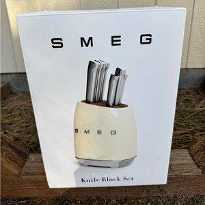 Brand New in box SMEG Knife Set